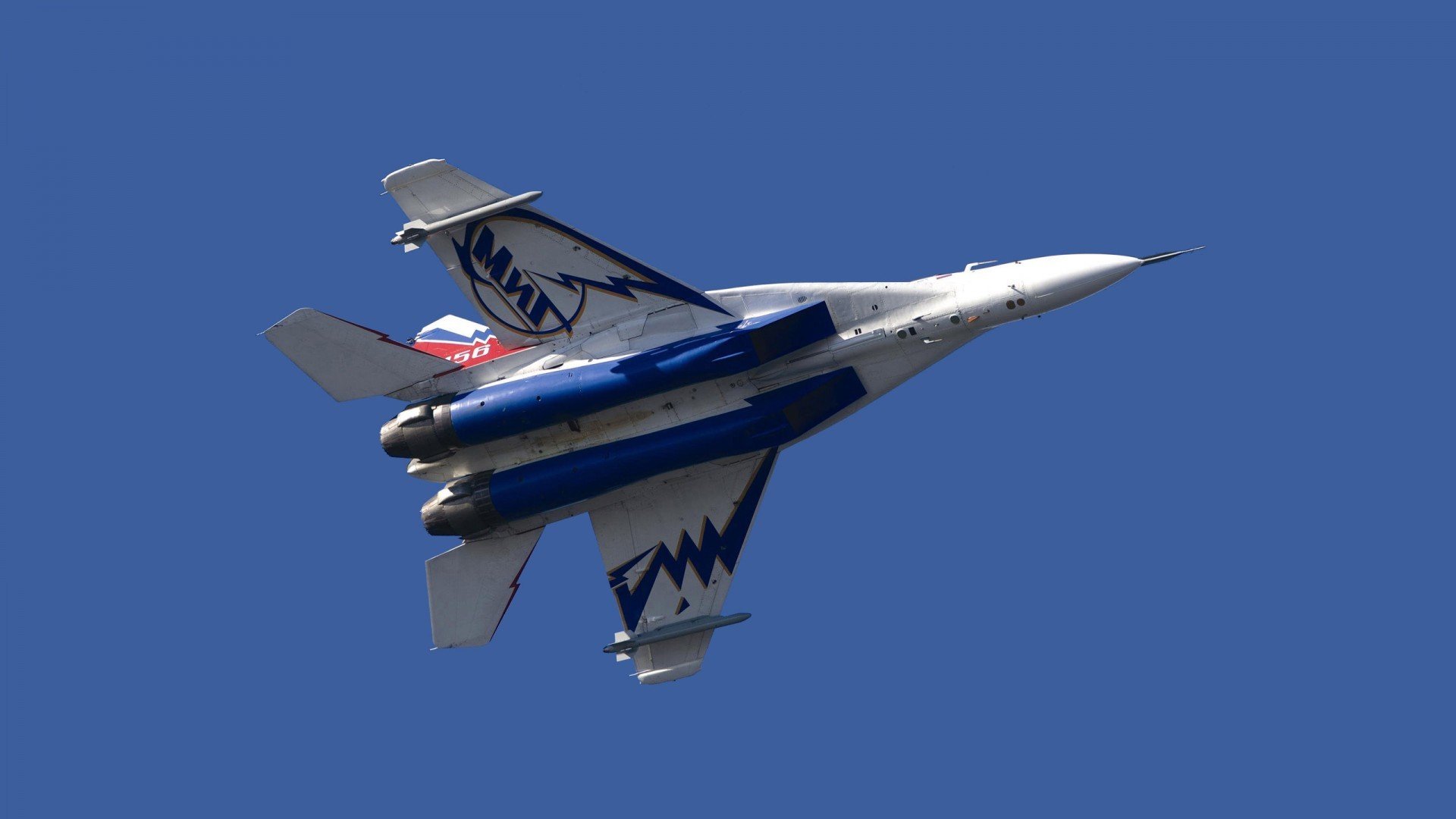 “智能判罚系统的信任危机：科技在裁判中的应用效果与未来突破”